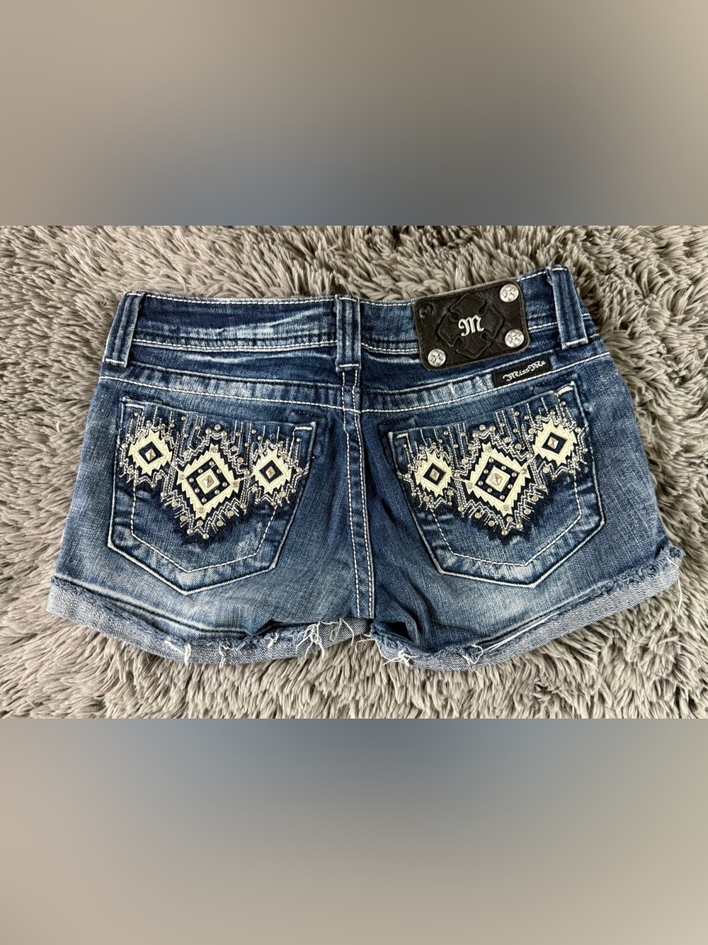 Miss Me Embellished Aztec Pocket Denim Shorts Women’s 26 Stretch Cutoff Shorts